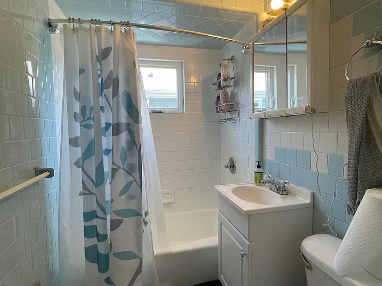 $1100 Frederick Ave Fully Furnished Spring Sublet  - Thumbnail 6