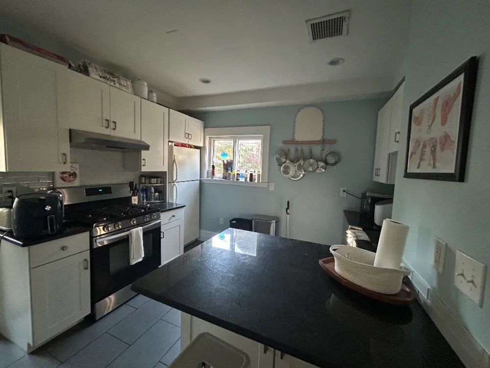Big 1-BR -- Basically on Tufts Campus -- Need Sublet for Spring 2026! - Thumbnail 6