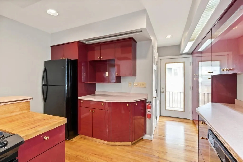 Seeking Summer Sublettter (4 BR Duplex Near Campus) - Thumbnail 6