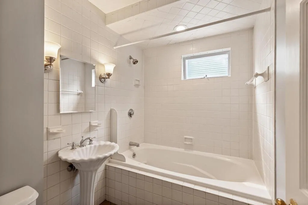 Seeking Summer Sublettter (4 BR Duplex Near Campus) - Thumbnail 7
