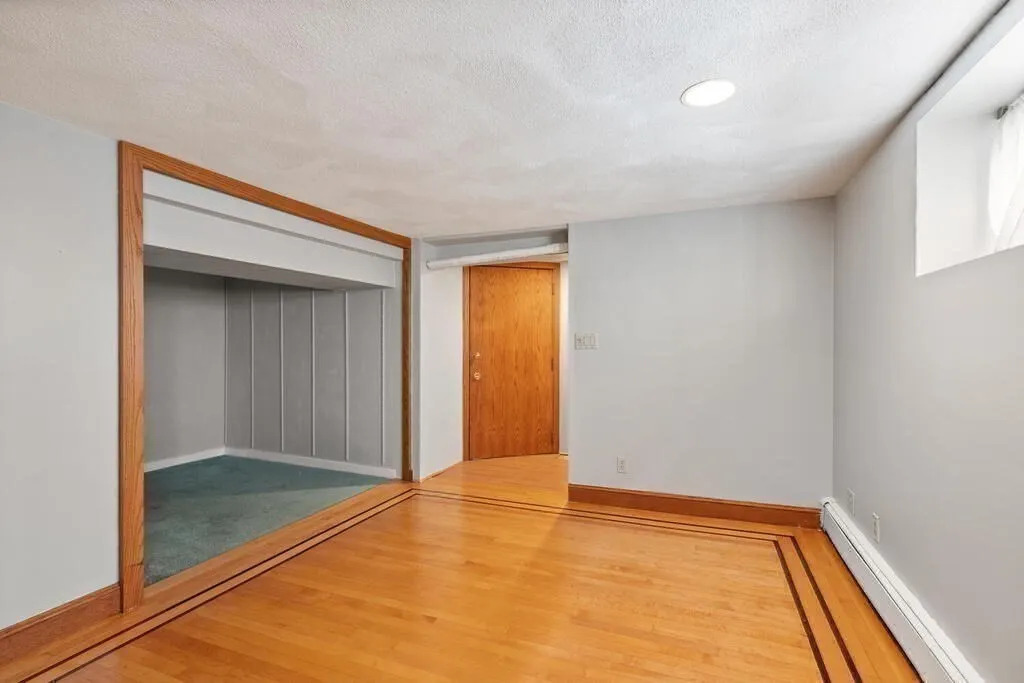 Seeking Summer Sublettter (4 BR Duplex Near Campus) - Thumbnail 9