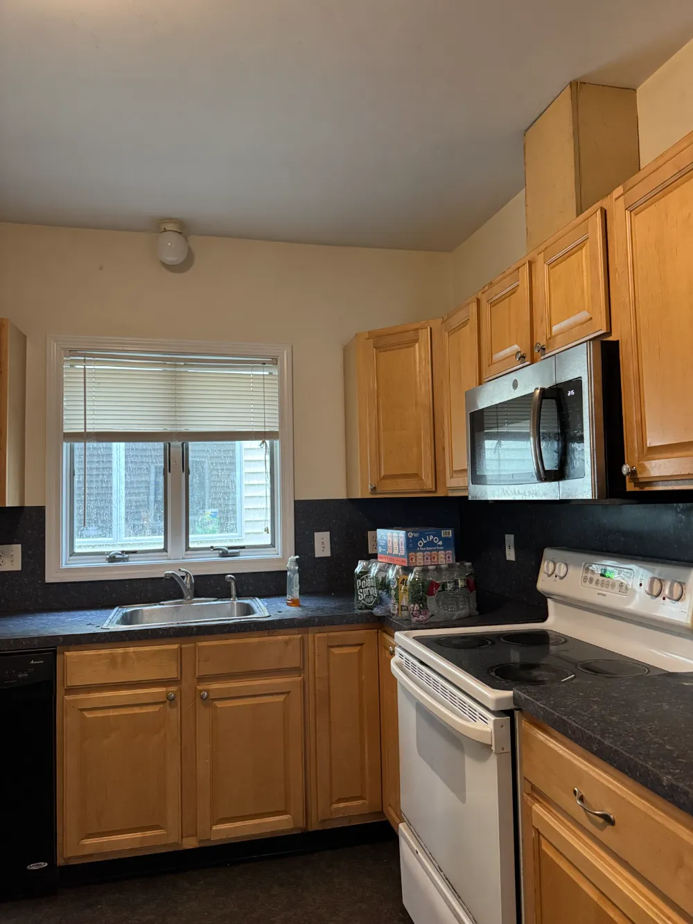 Spring Bedroom available! (4bd/1ba) - Image 5