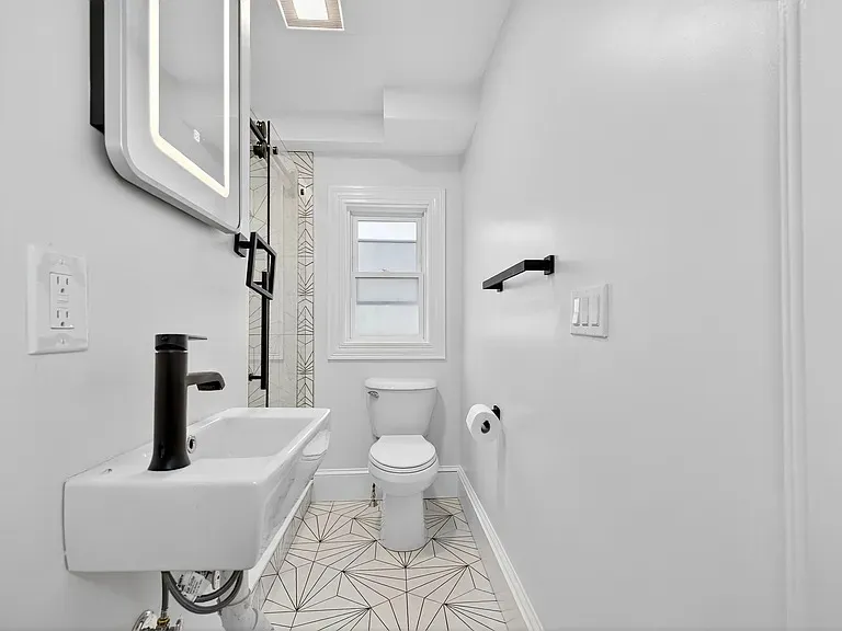 Recently Renovated Room Near Tufts - Looking for Spring Lease - Image 2