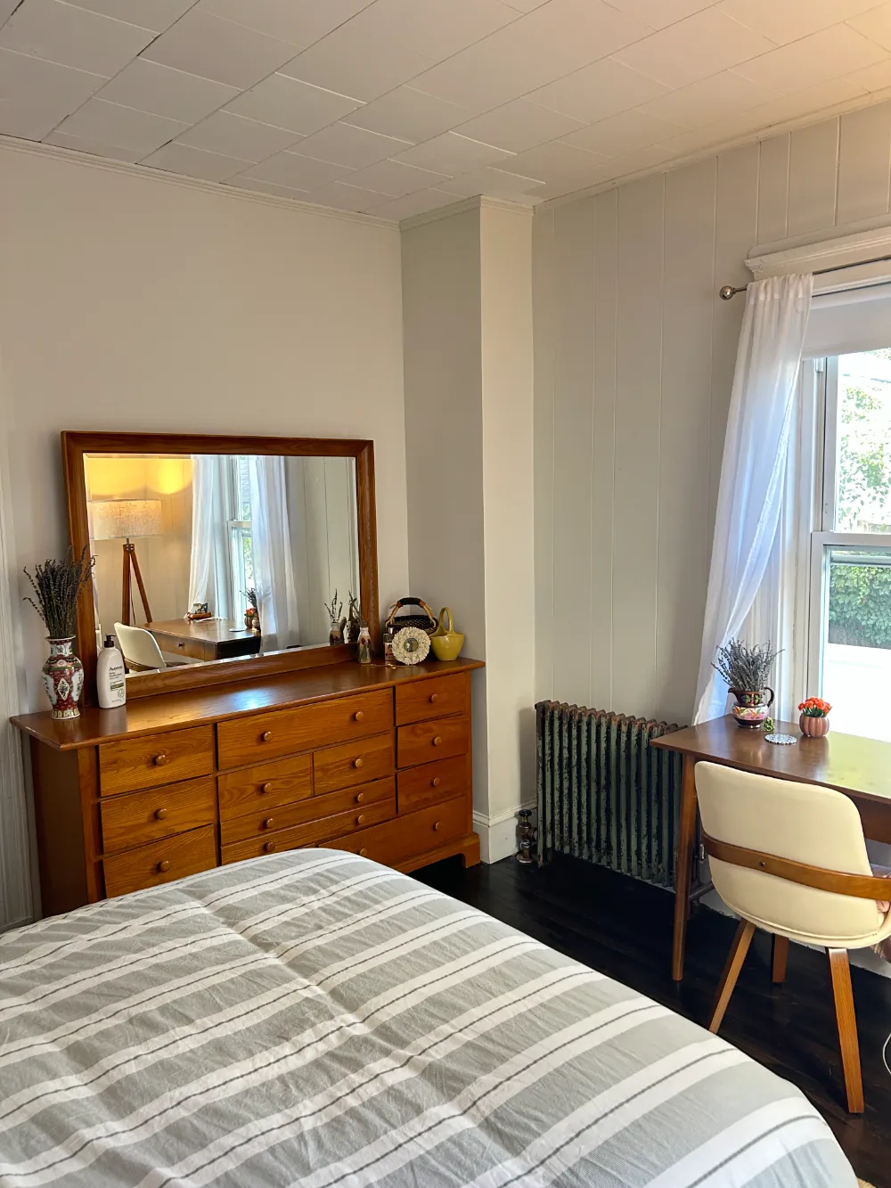 Newly renovated modern sunny 4 bedroom - Thumbnail 6