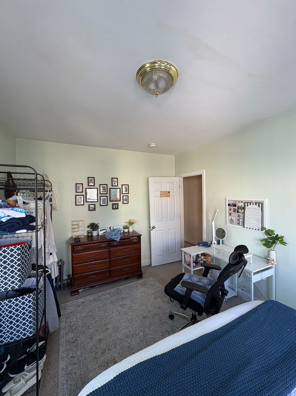 Bright 3-Bedroom Near Campus w/ Free In-Unit Laundry - Image 2