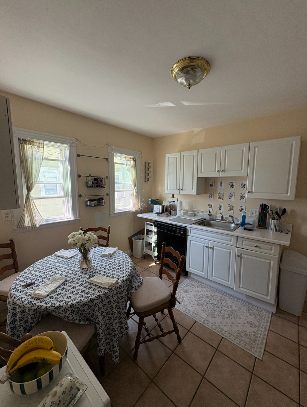 Bright 3-Bedroom Near Campus w/ Free In-Unit Laundry - Image 3
