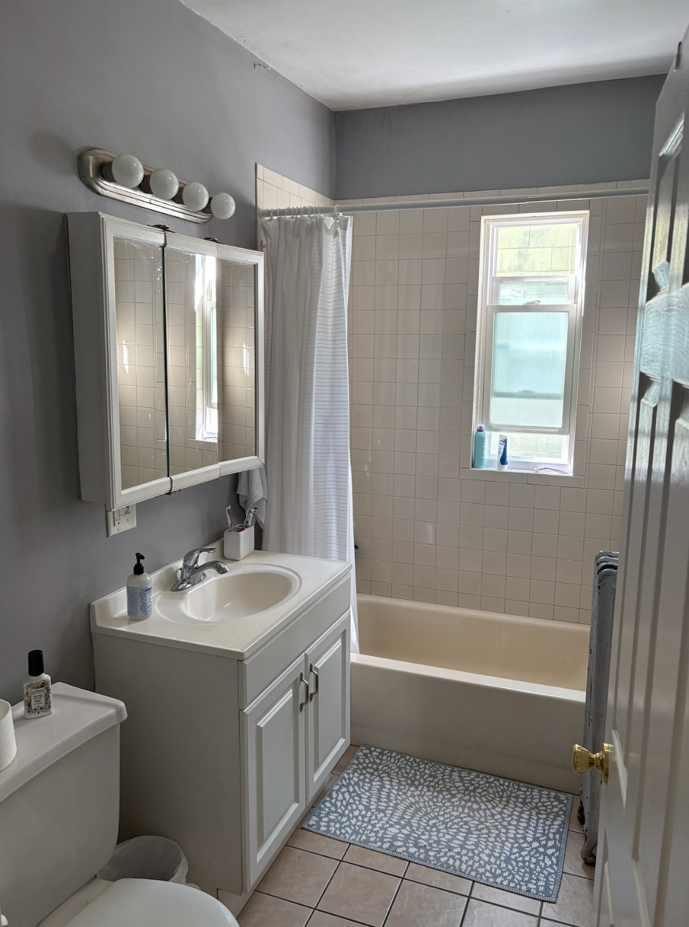 Bright 3-Bedroom Near Campus w/ Free In-Unit Laundry - Thumbnail 6