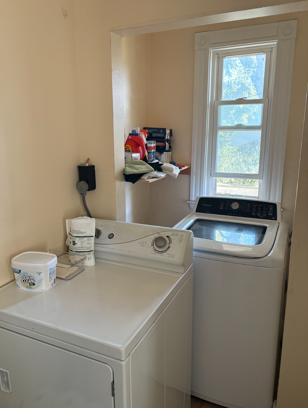 Bright 3-Bedroom Near Campus w/ Free In-Unit Laundry - Thumbnail 8
