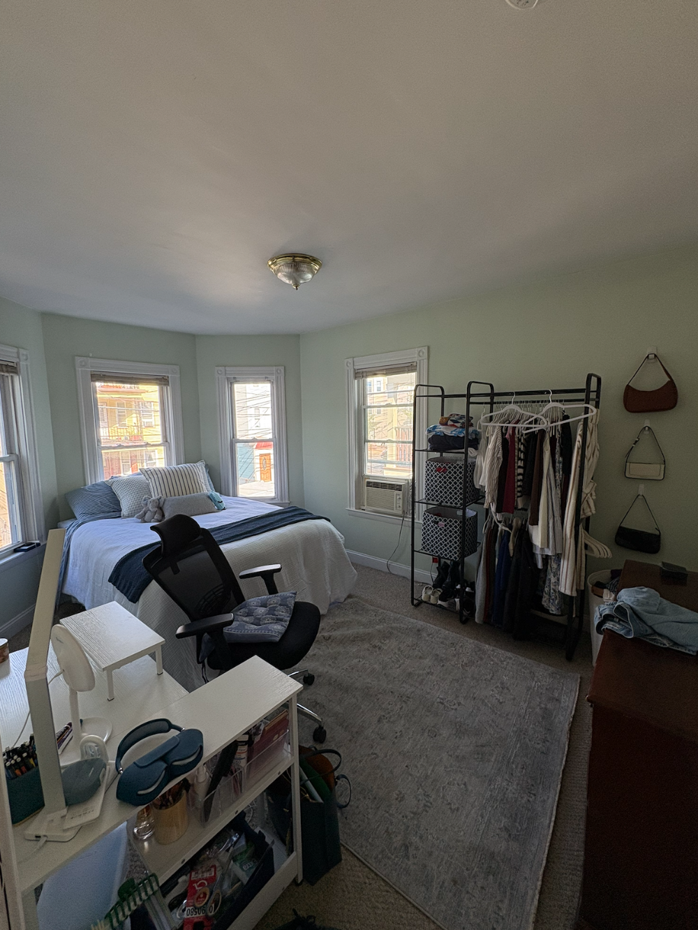 Bright 3-Bedroom Near Campus w/ Free In-Unit Laundry - Thumbnail 9