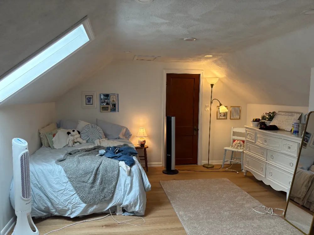 Spacious Bedroom & Bathroom Next to Tufts - Image 3