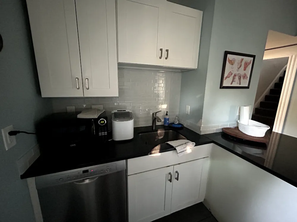 Tufts Sublet: Furnished Bedroom on College Ave - Image 3