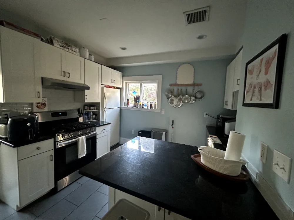 Newly Renovated House on College Ave, Upstairs Unit Bedroom with Private Bathroom - Image 4
