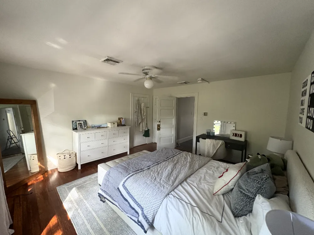 Nice and Updated House on College Ave (upstairs unit)   - Image 2