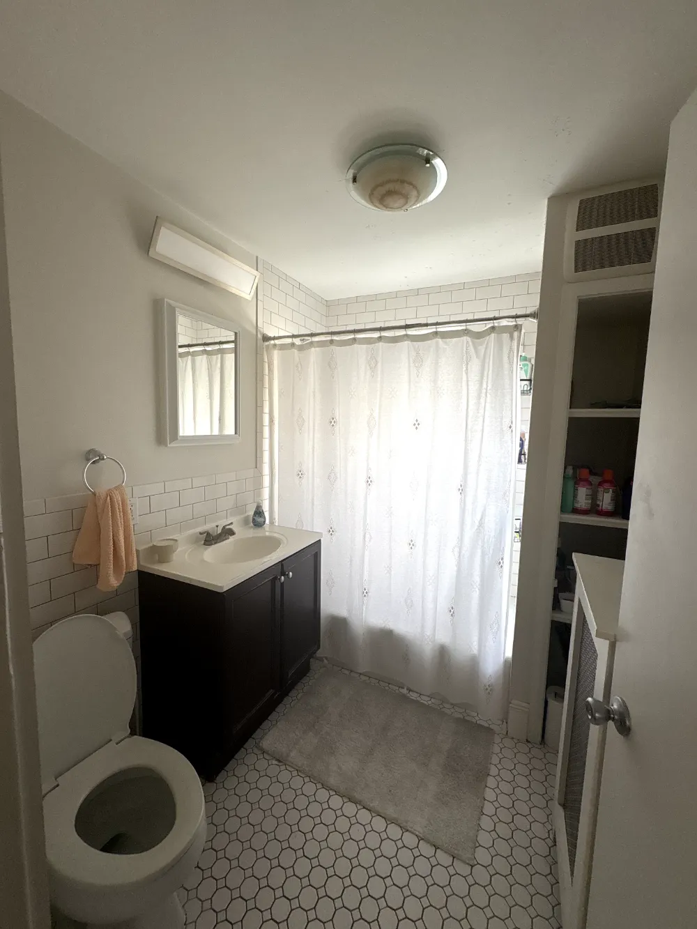 Nice and Updated House on College Ave (upstairs unit)   - Image 3