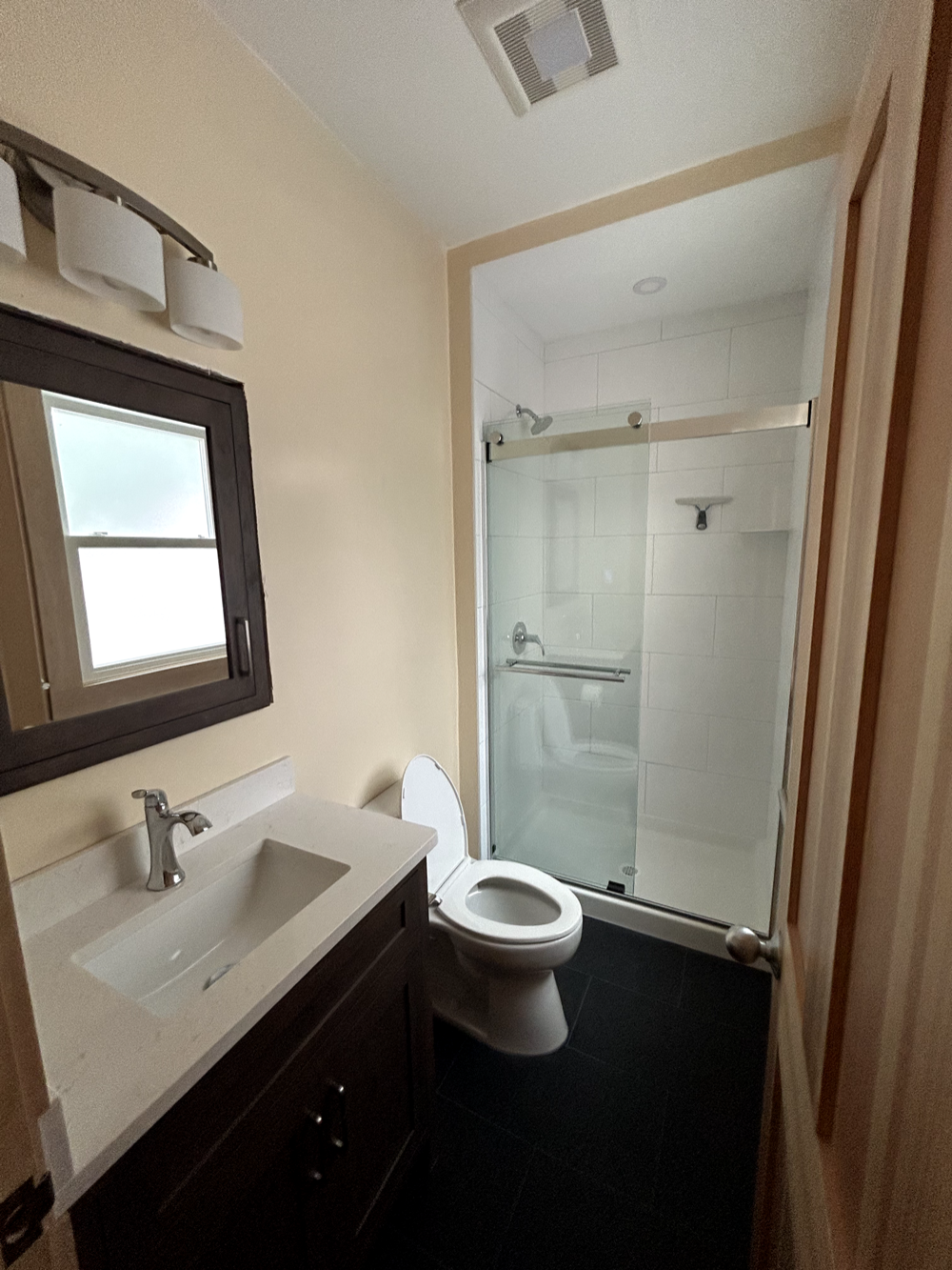 Spring Sublease - One street off campus, newly renovated - Thumbnail 7