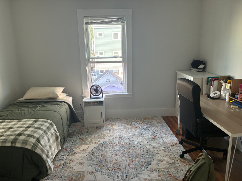 Spacious Bedroom in Newly Renovated House - Main