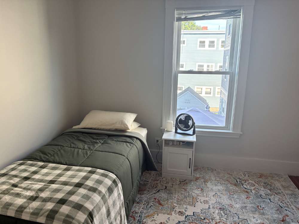 Spacious Bedroom in Newly Renovated House - Image 2
