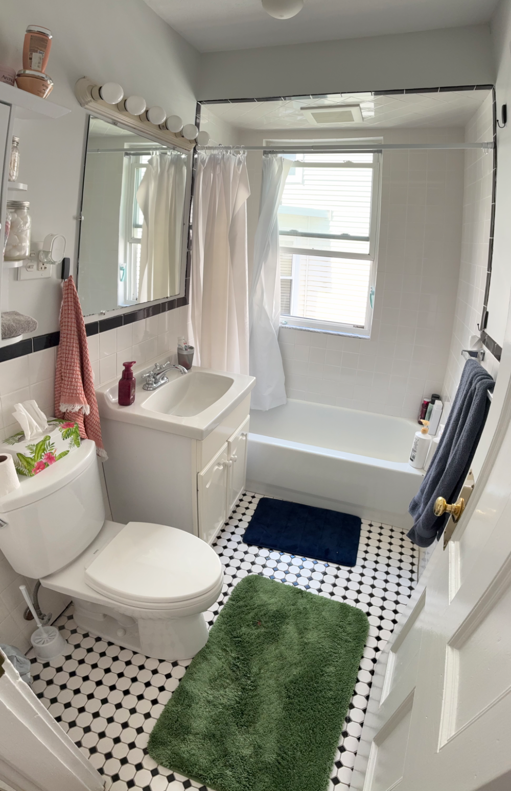 Spacious Bedroom in Newly Renovated House - Thumbnail 10