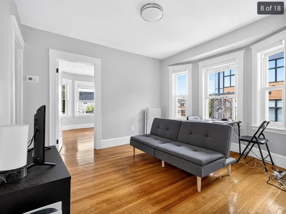 Single room in a newly renovated home near Tufts campus - Image 3