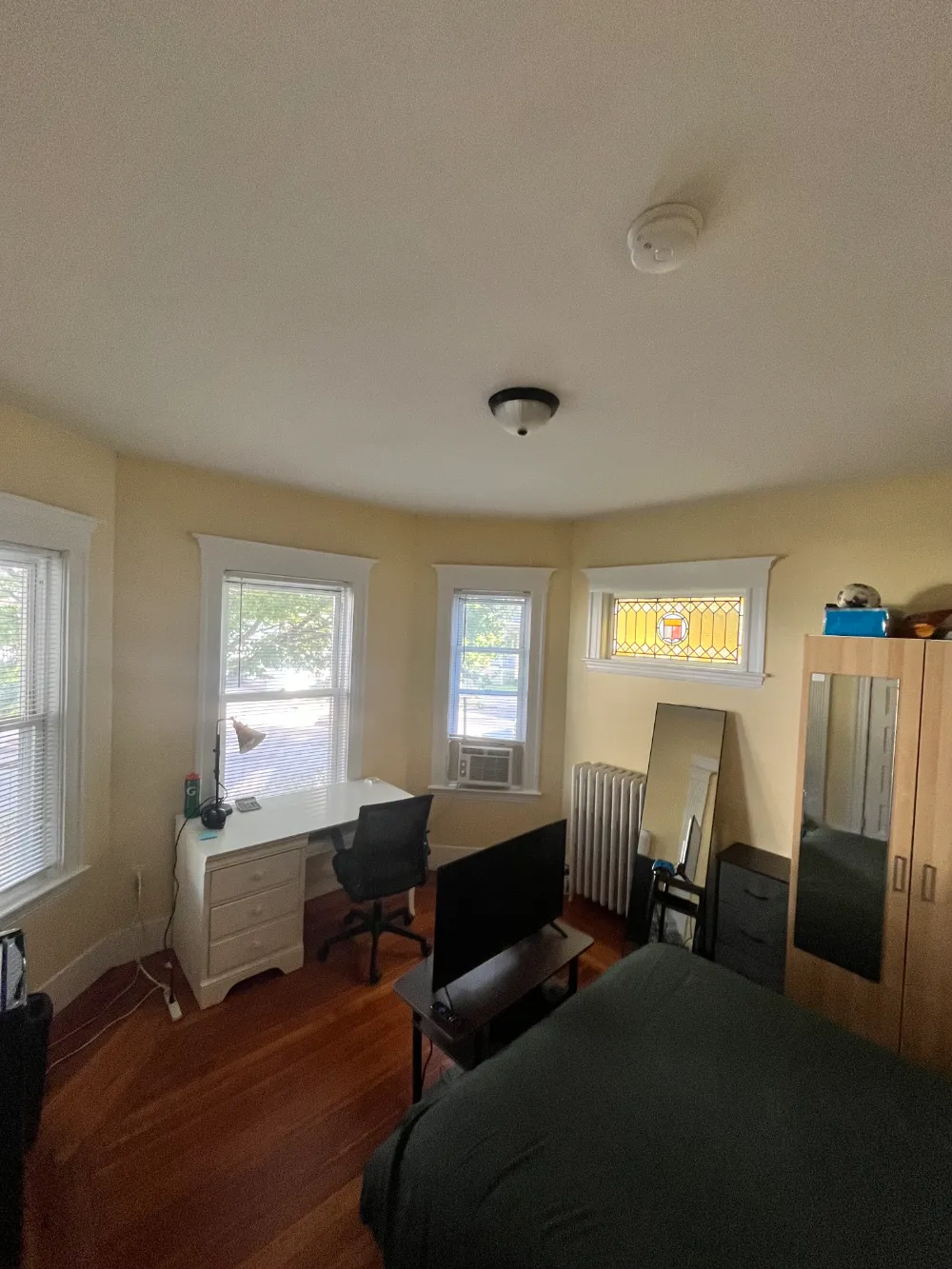 Cozy Townhouse Walking Distance to Tufts University - Image 2