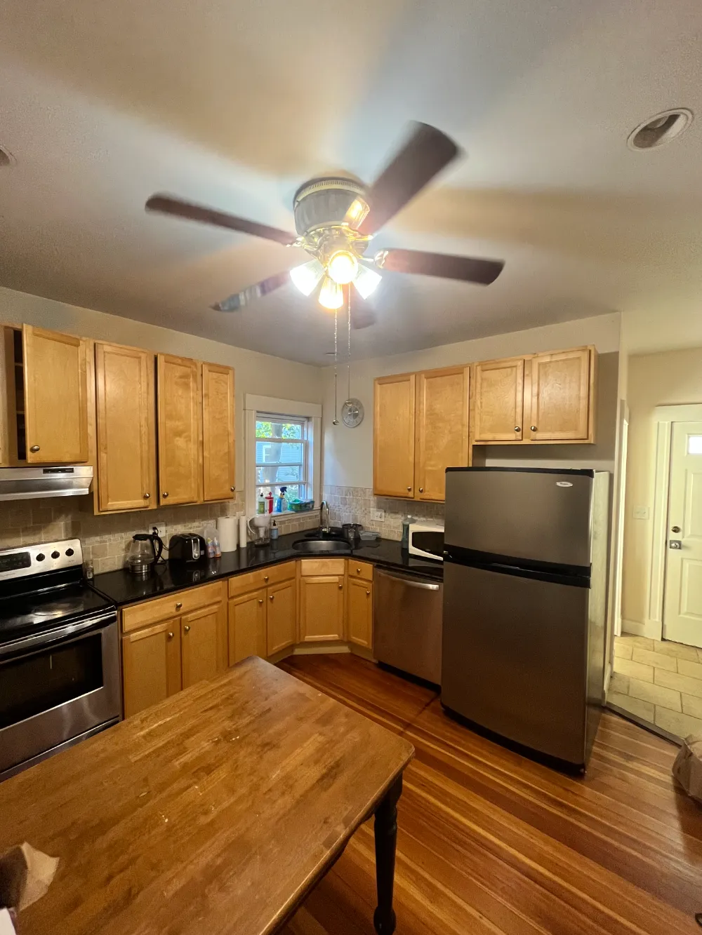 Cozy Townhouse Walking Distance to Tufts University - Image 3