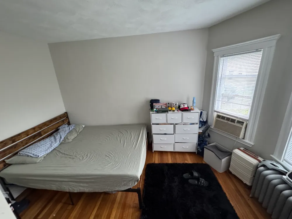 Cozy house right in front of Tufts JCC, a min walk from Tufts T stop - Main