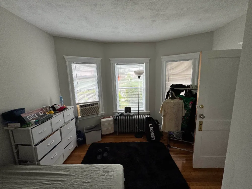 Cozy house right in front of Tufts JCC, a min walk from Tufts T stop  - Image 3