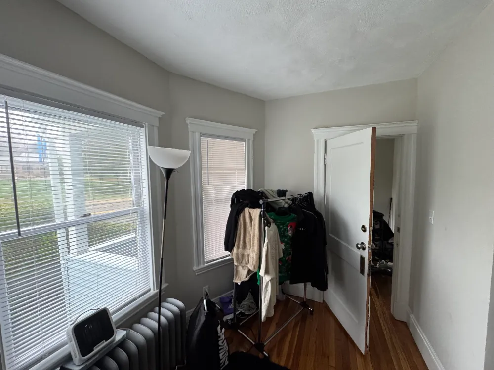 Cozy house right in front of Tufts JCC, a min walk from Tufts T stop  - Image 4