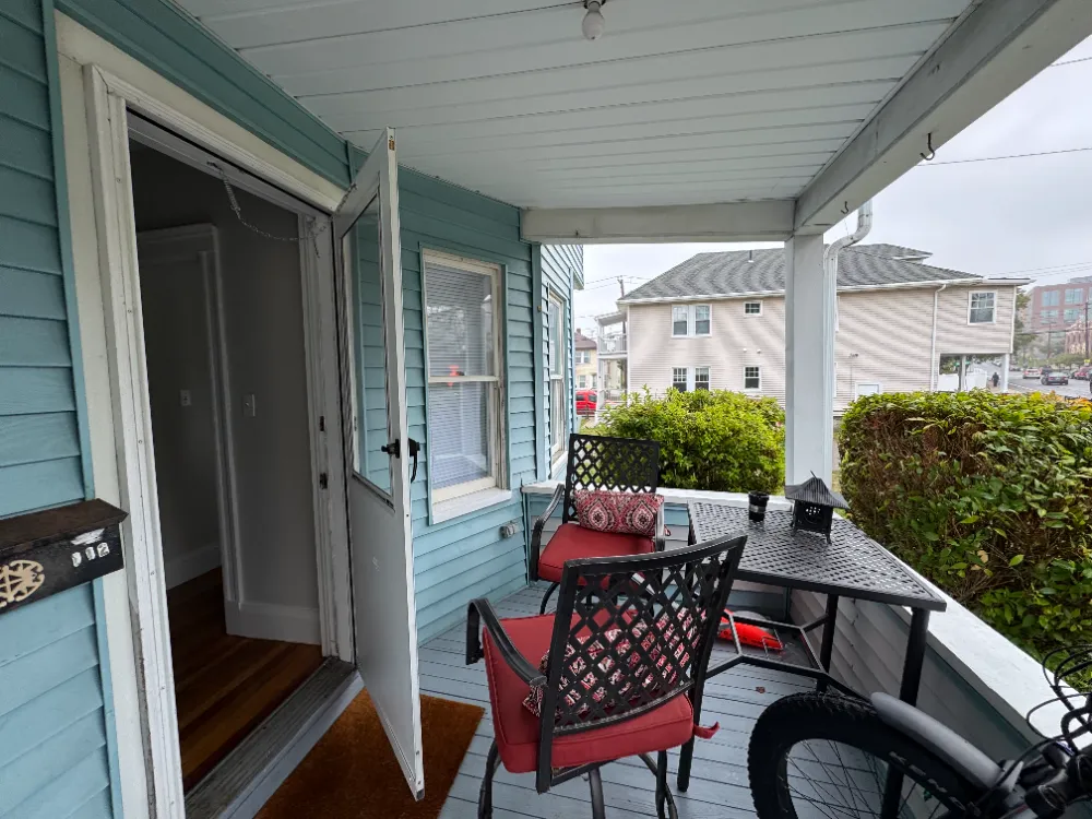 Cozy house right in front of Tufts JCC, a min walk from Tufts T stop  - Image 5