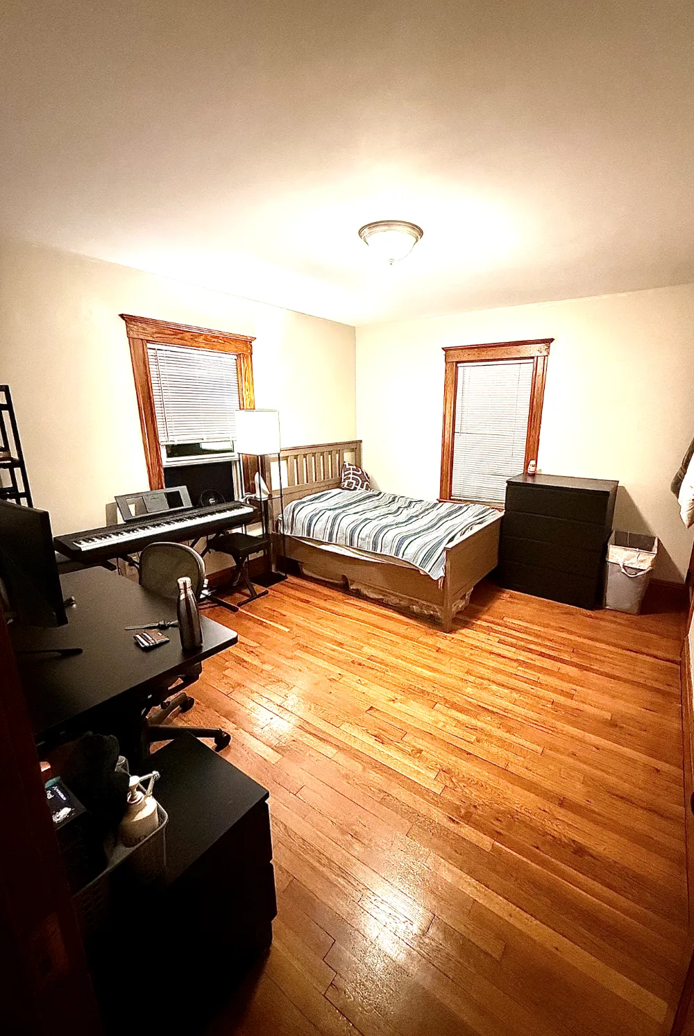$1100 Frederick Ave Fully Furnished Spring Sublet  - Image 2