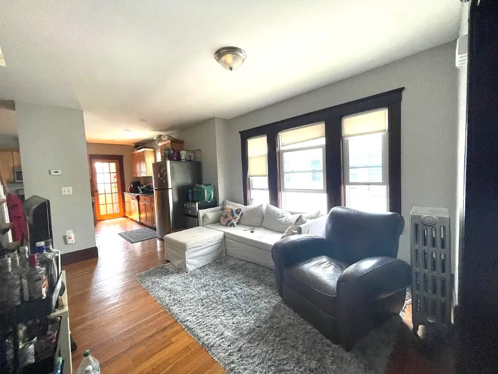 $1100 Frederick Ave Fully Furnished Spring Sublet  - Image 3