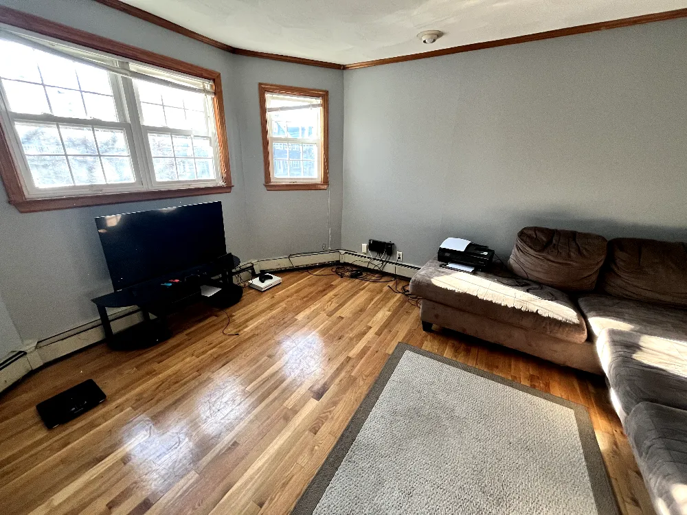 Warm 2nd floor room near campus - Main