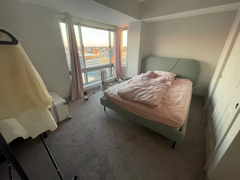 Luxury 1B1B Sublease in Malden - Image 2