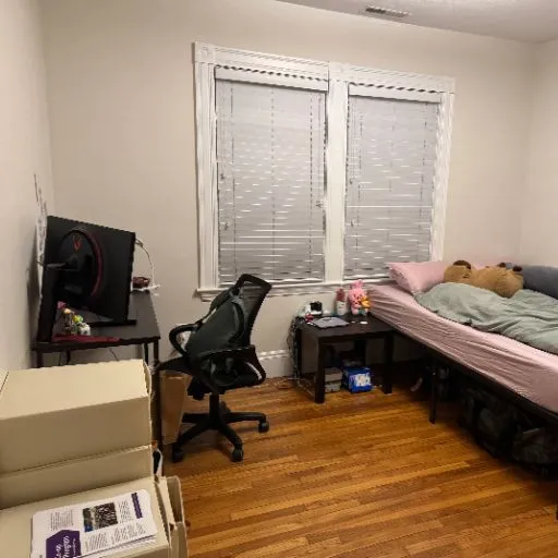 Spacious Room near Campus - Image 2