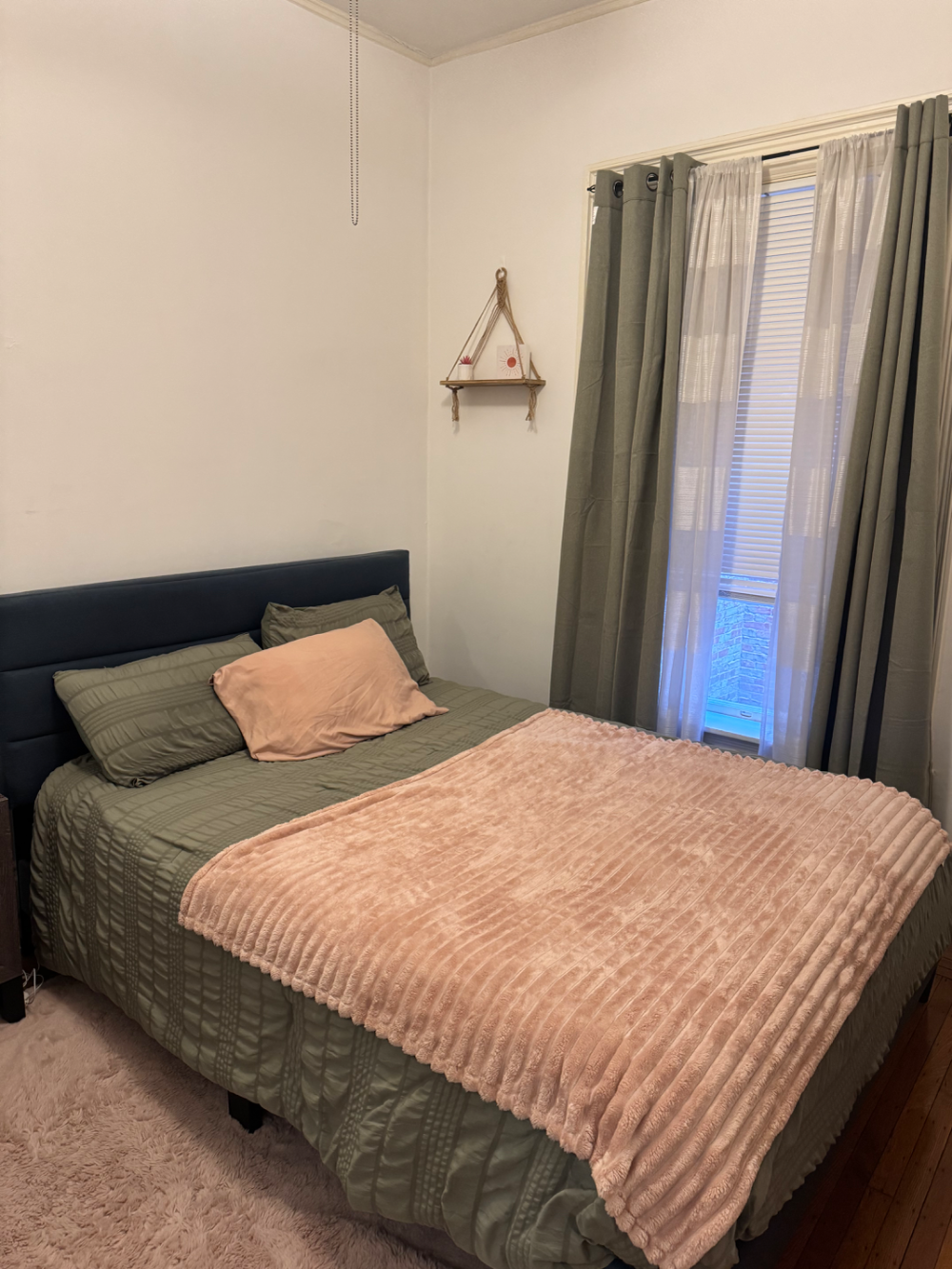 Room for rent in Backbay - Image 2
