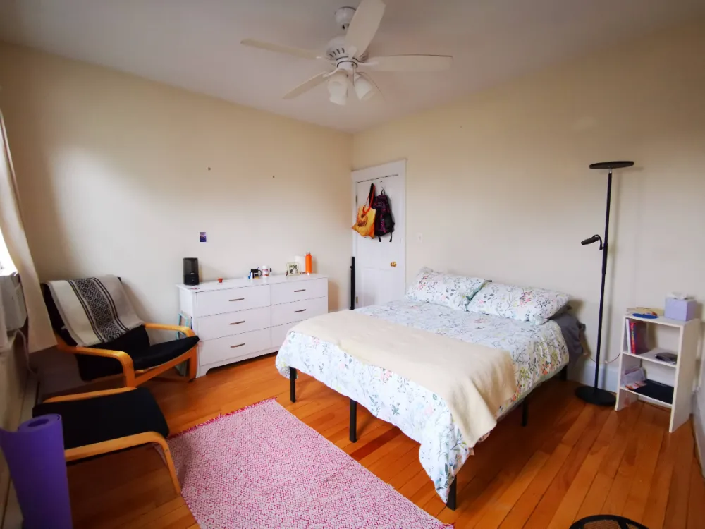 SUMMER SUBLET AVAILABLE FROM MAY-AUG WEST SOMERVILLE  - Main