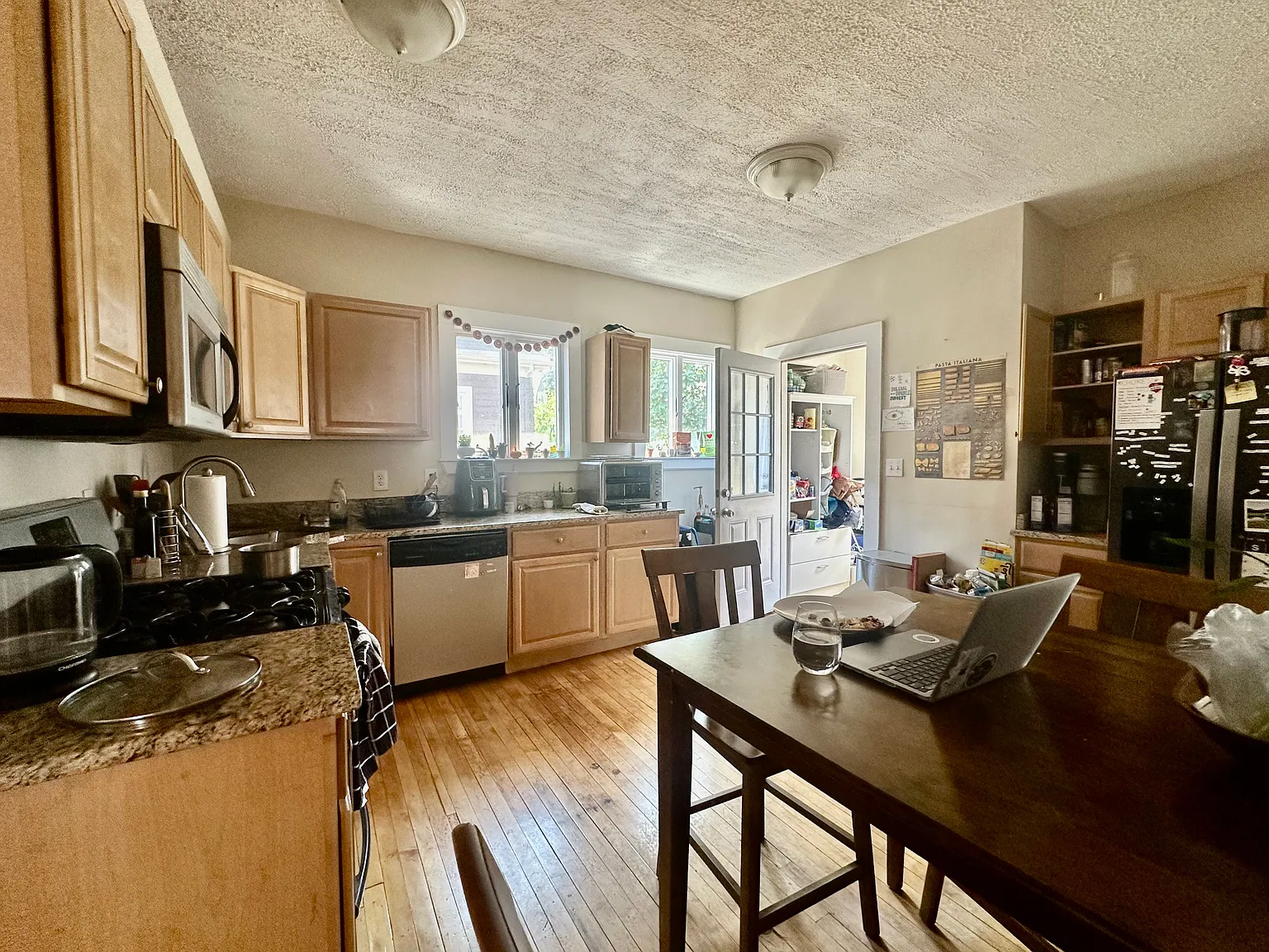 Summer bedroom available near campus! (5 BD, 2 BA) - Image 1