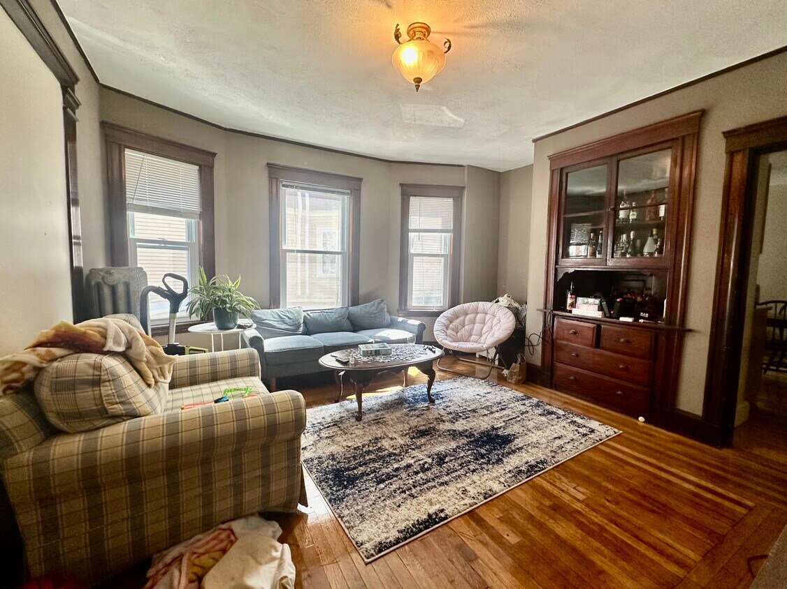 Summer bedroom available near campus! (5 BD, 2 BA)  - Thumbnail 2