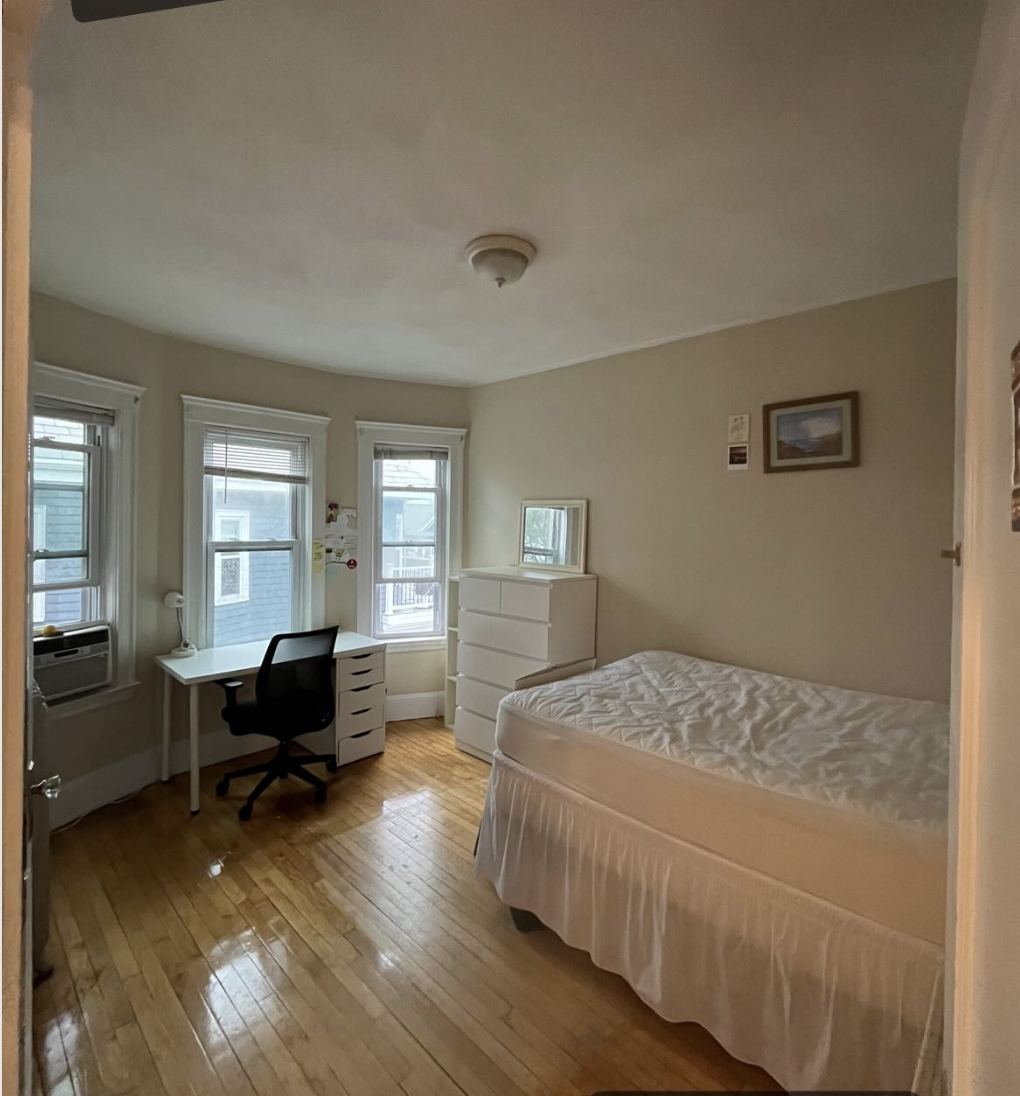Summer bedroom available near campus! (5 BD, 2 BA)  - Thumbnail 3