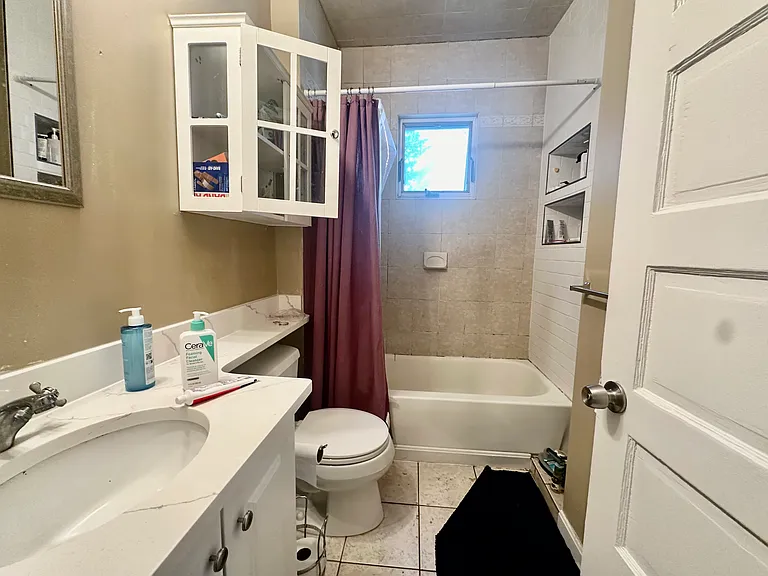 Summer bedroom available near campus! (5 BD, 2 BA)  - Thumbnail 4