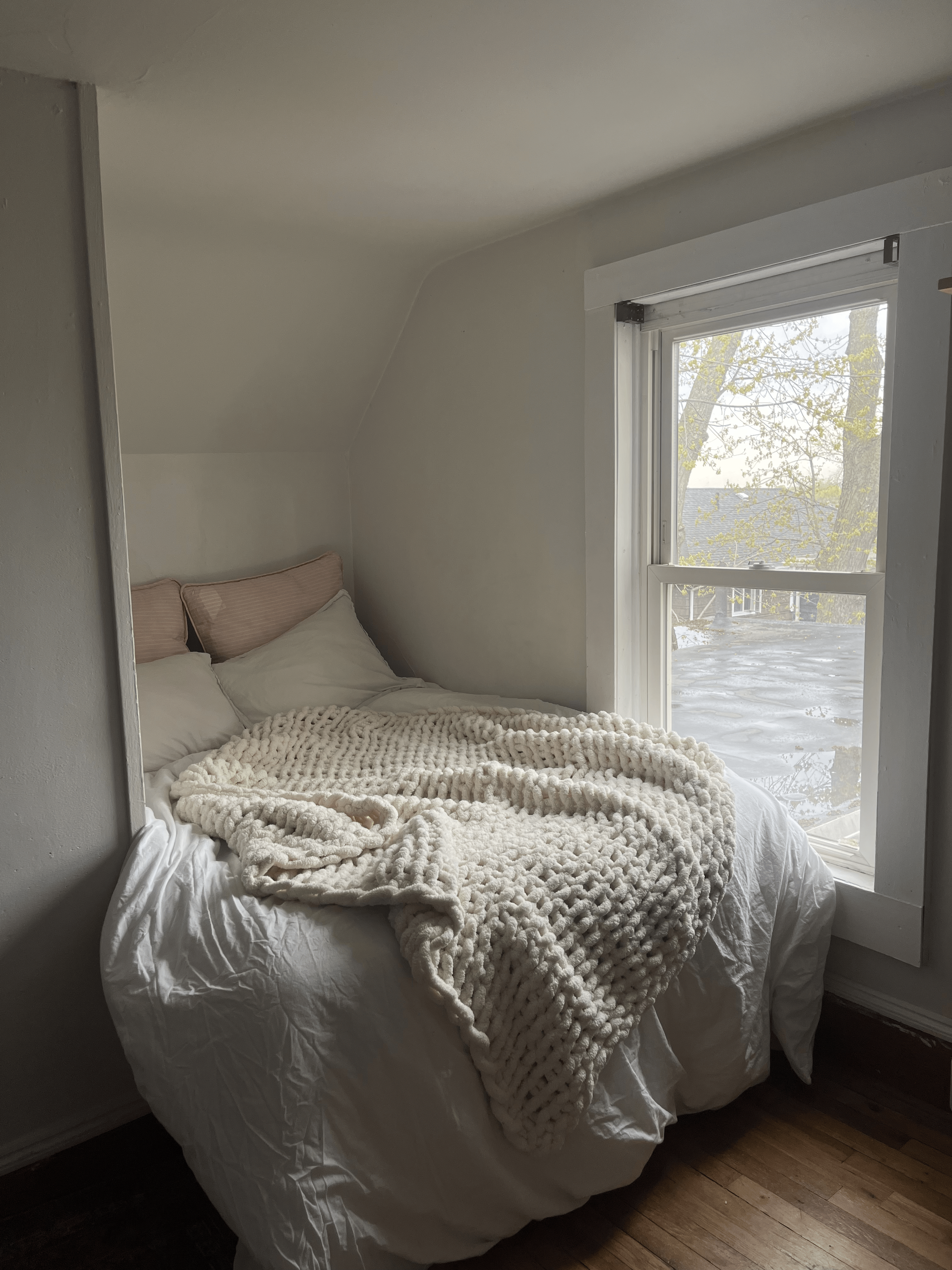 1-BR Full Year Sublet near campus - Thumbnail 3