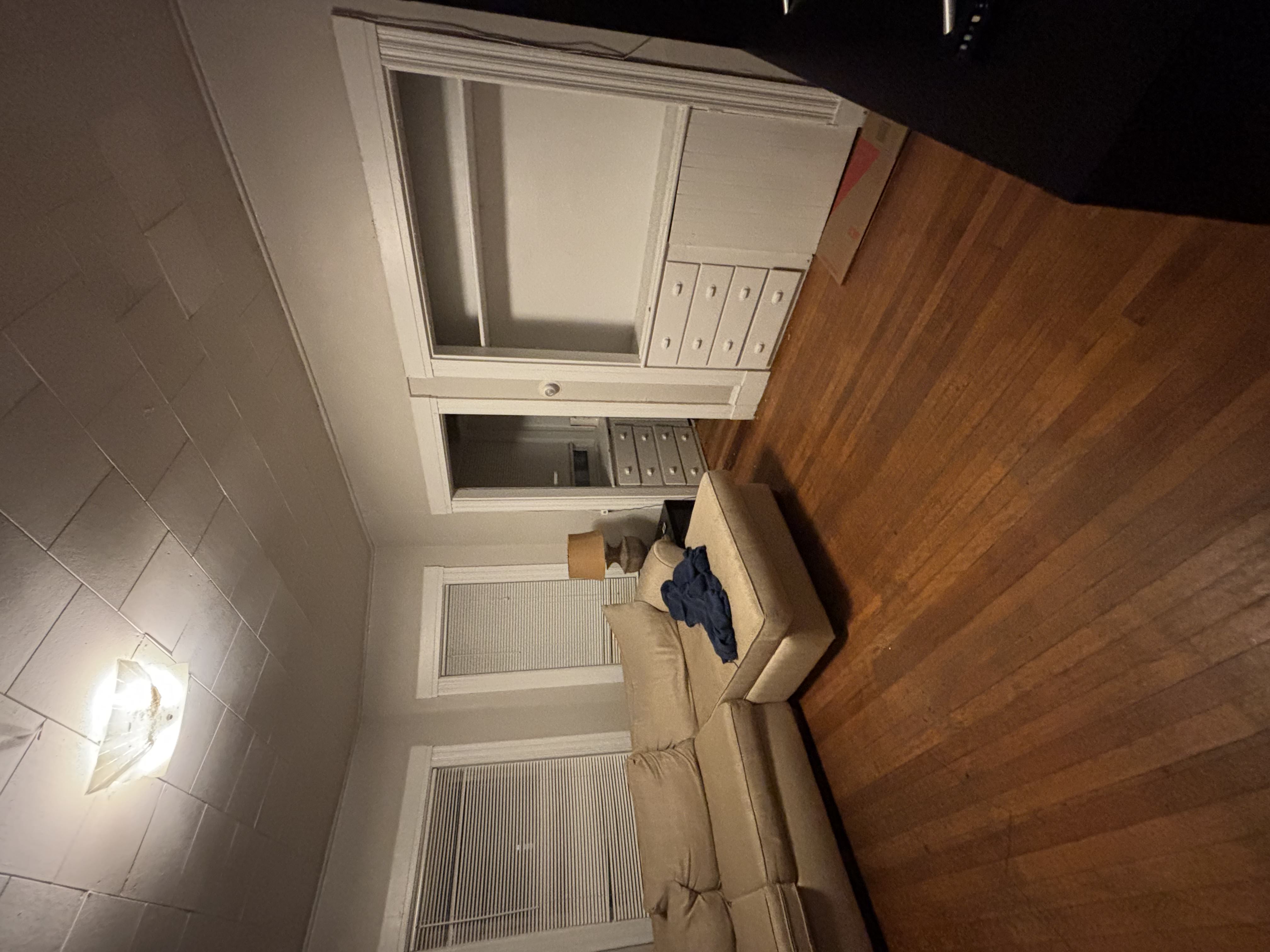 Beautiful room with walk in closet, green house  - Thumbnail 3