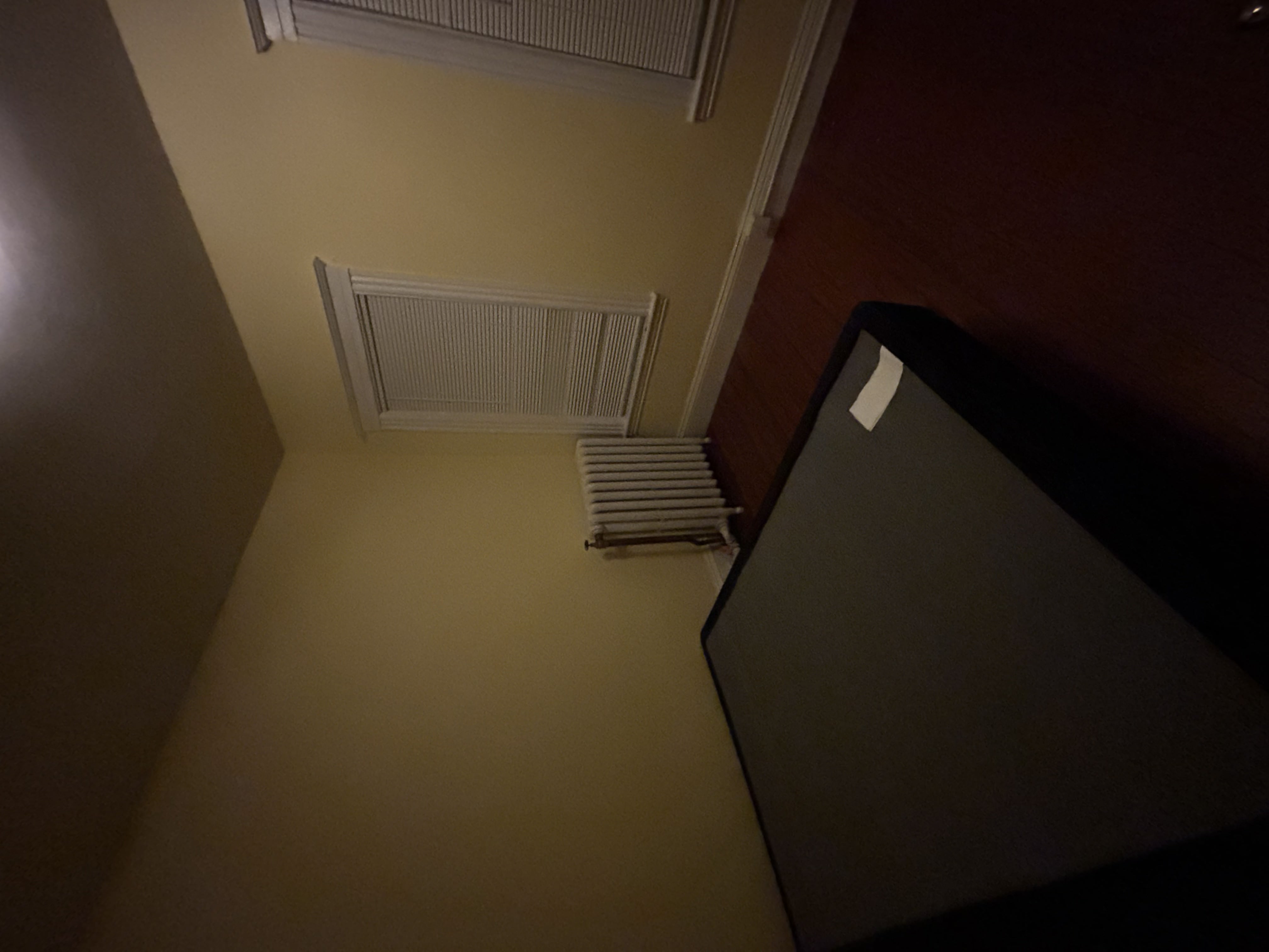  Beautiful room with walk in closet, green house  - Thumbnail 4