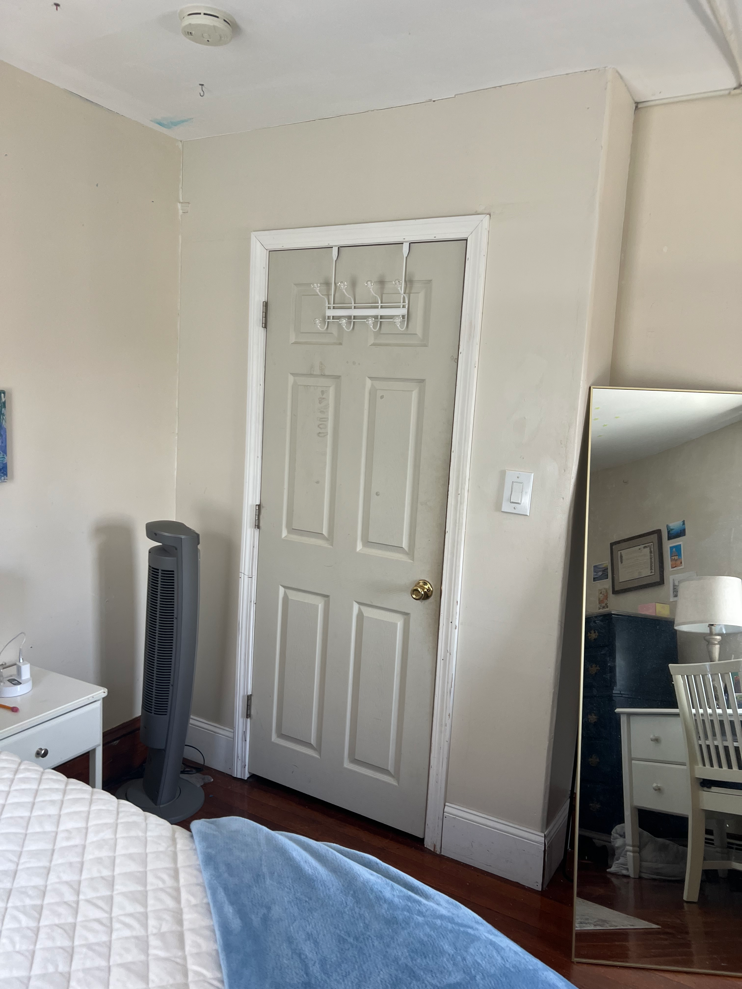 One bedroom in 4-person apartment near campus - Thumbnail 3