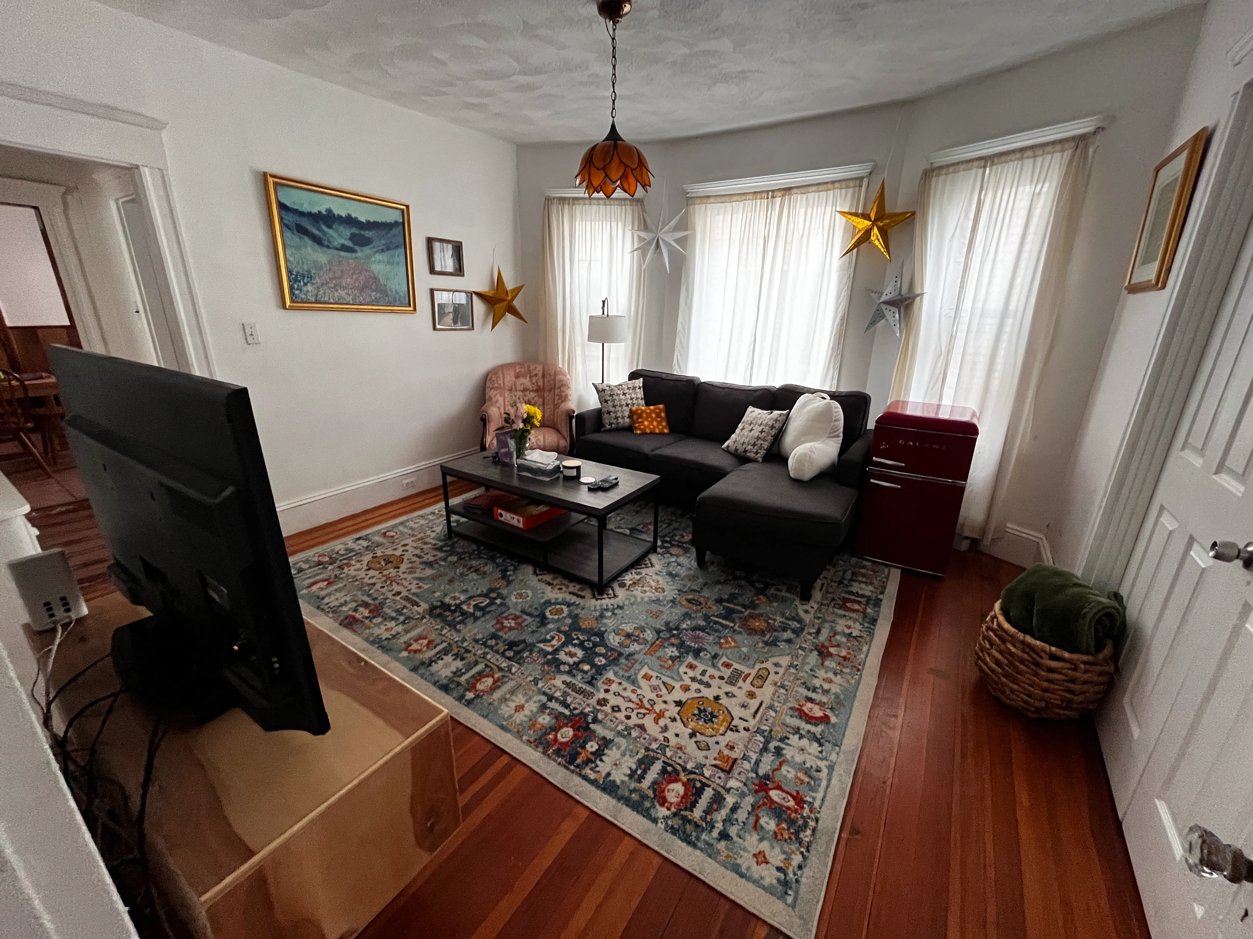 🌼 Spring Semester Sublet: Cute 3BR Near Tufts + Free Laundry! - Image 1