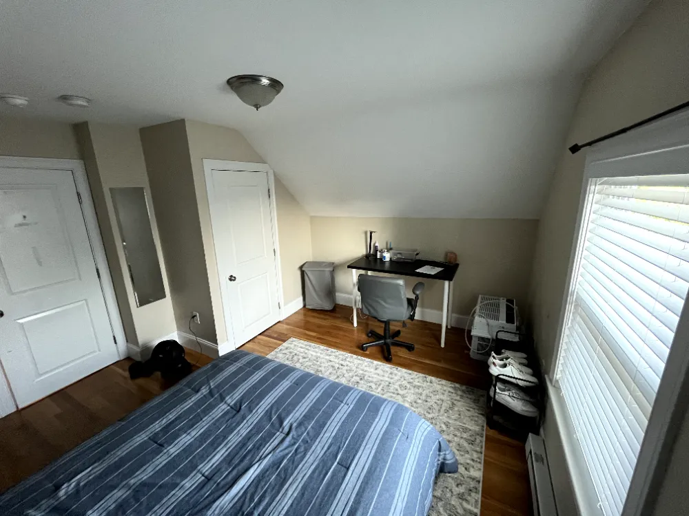 A room near Tufts University's gym (It is filled) - Image 2