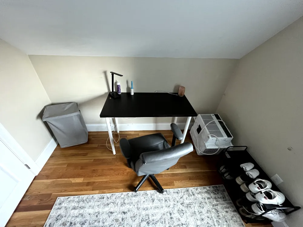 A room near Tufts University's gym (It is filled) - Image 3