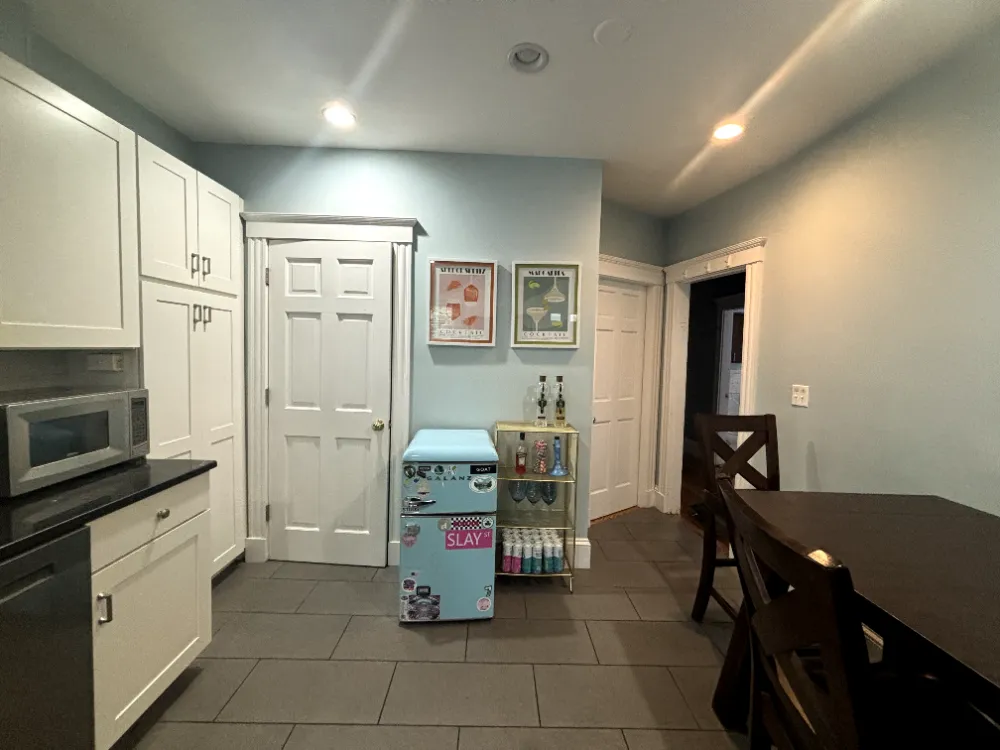 Tufts Spacious Bedroom, Bathroom, and Kitchen - Image 3