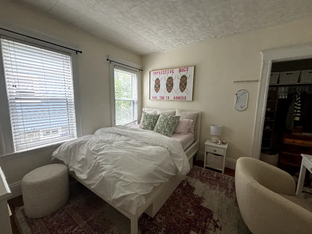 Tufts Spacious Bedroom, Bathroom, and Kitchen - Thumbnail 9