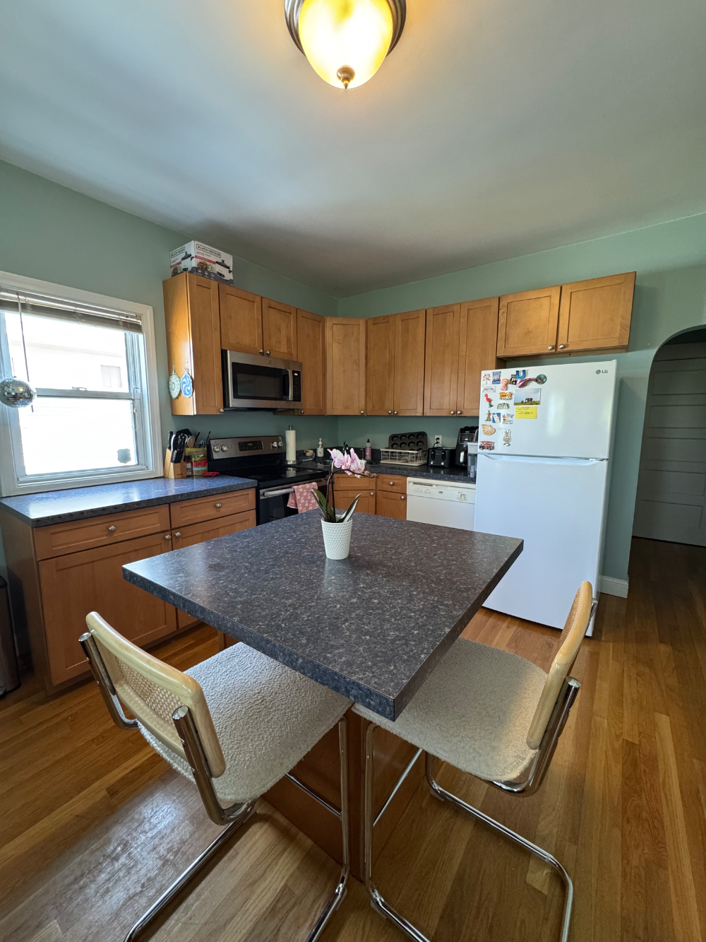 Right on Campus Sublet: One Bedroom in College House - Image 3
